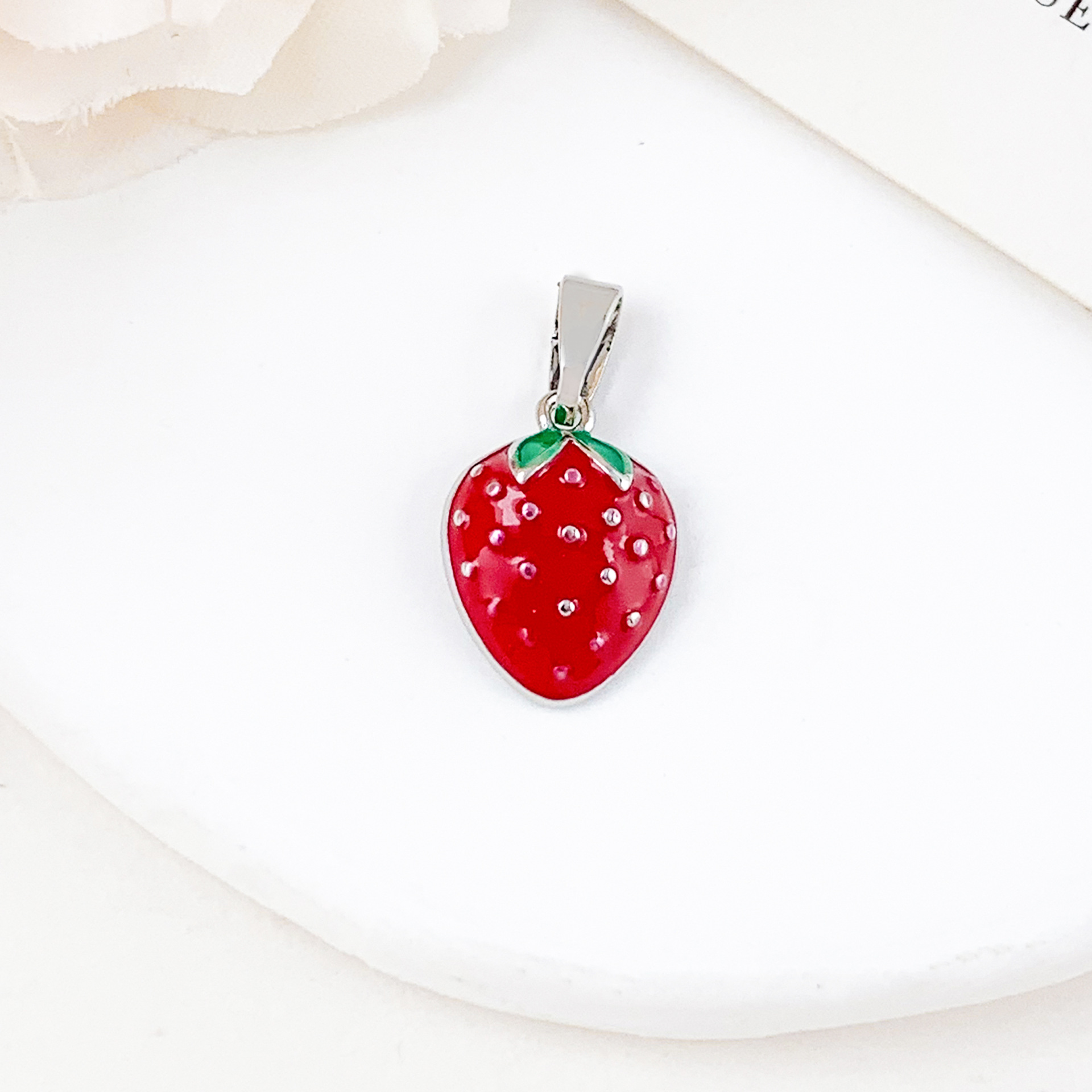 13:Xl3941 small strawberry pendant silver