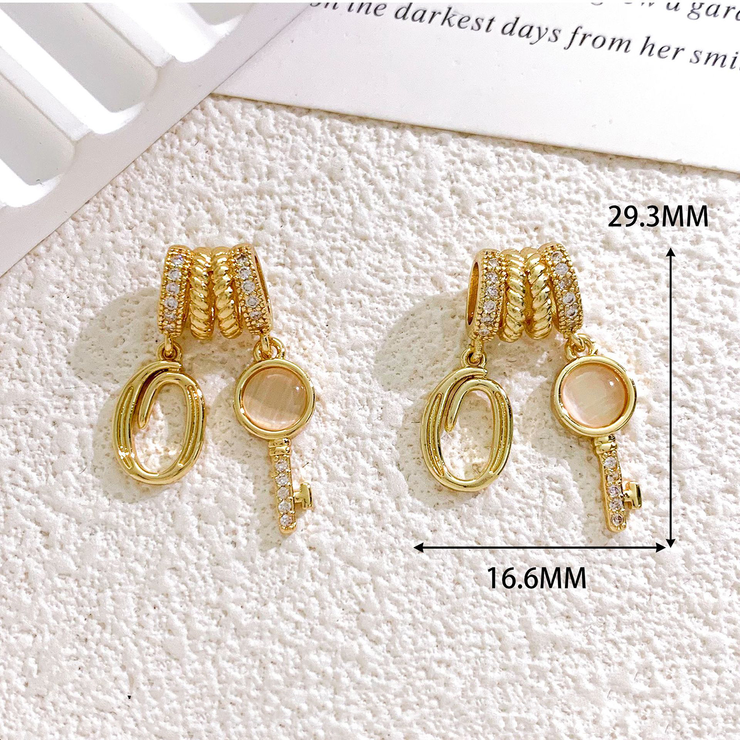 9:XL4813钥匙字母O组合吊坠金色