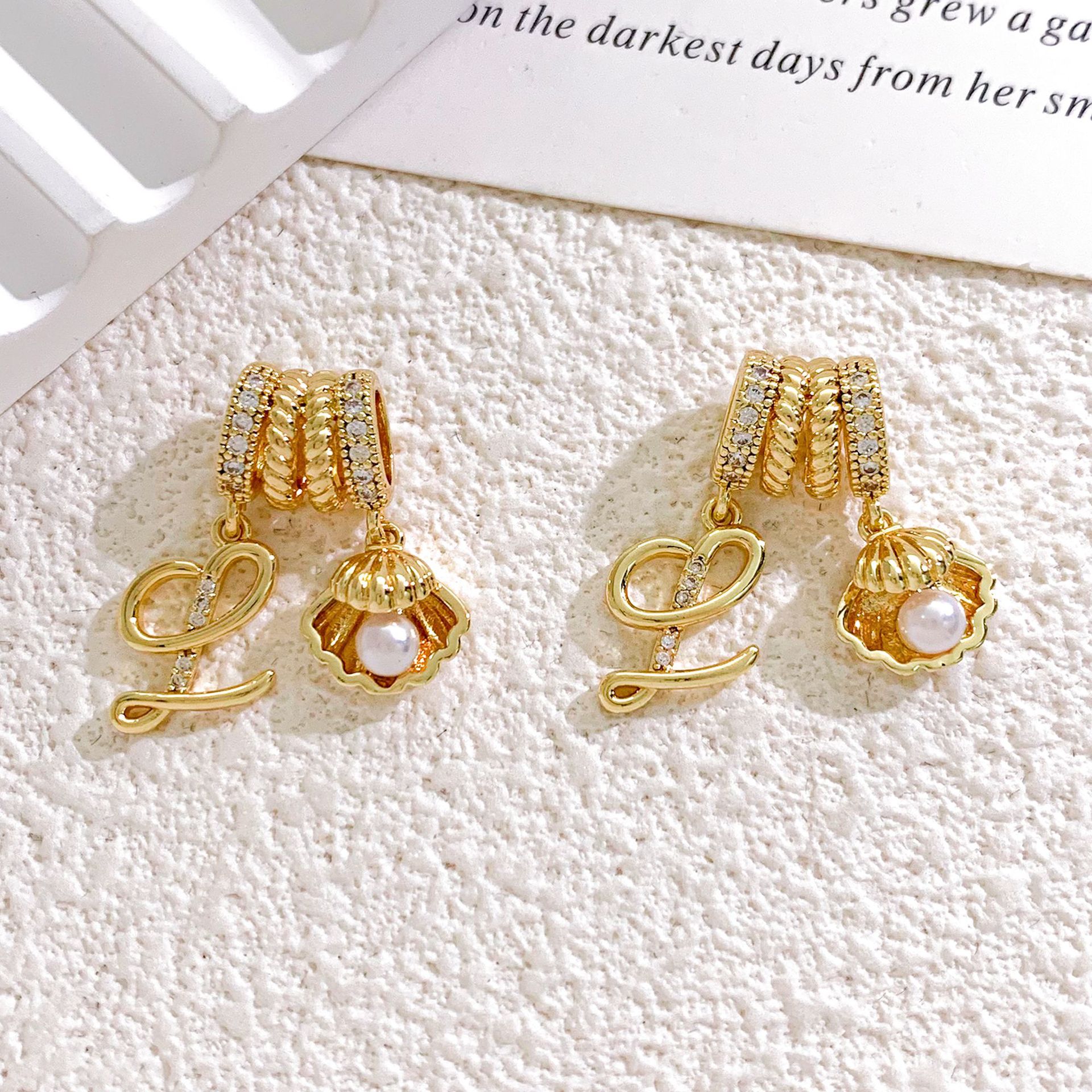 8:XL4640贝壳字母L组合吊坠金色