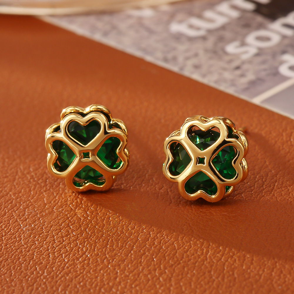 1:Golden green zircon four-leaf clover earrings