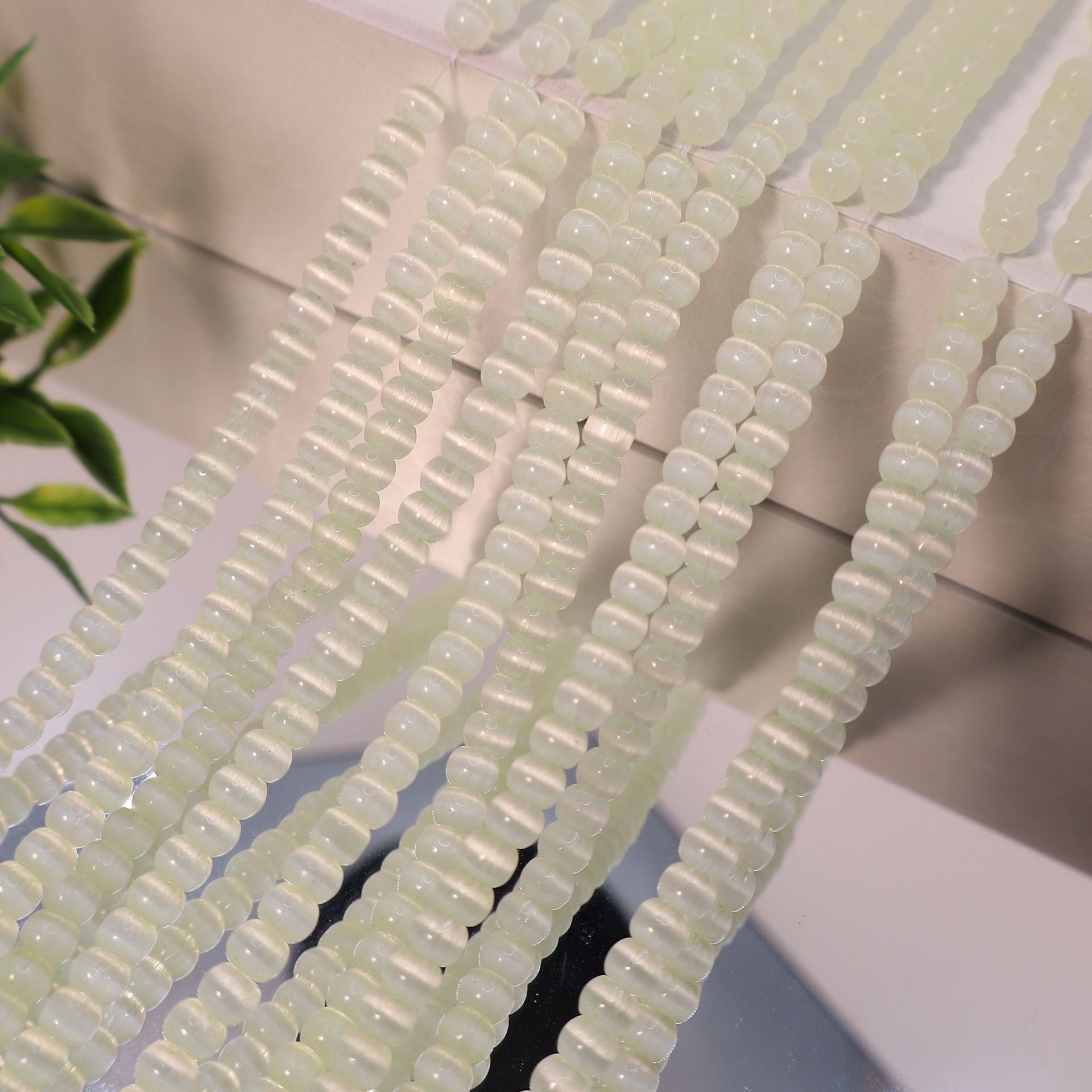 21:Light yellow green