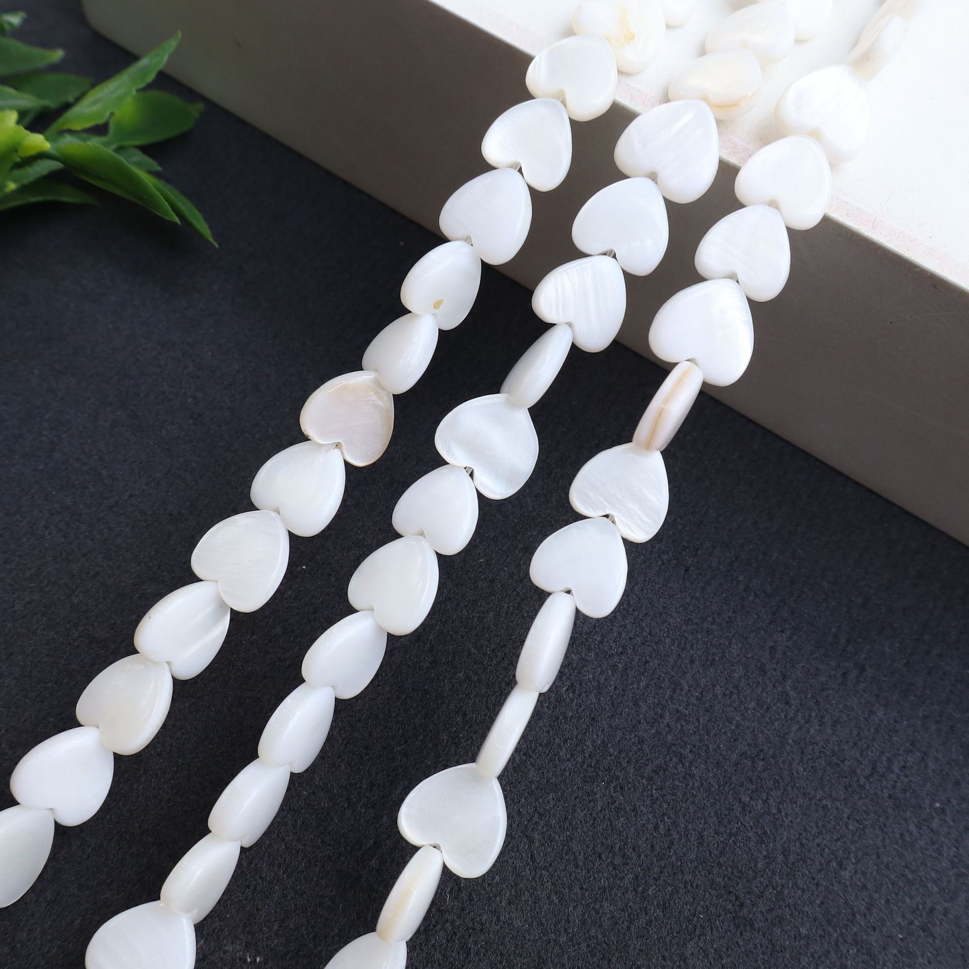 Vertical hole with polished surface: 10x10mm