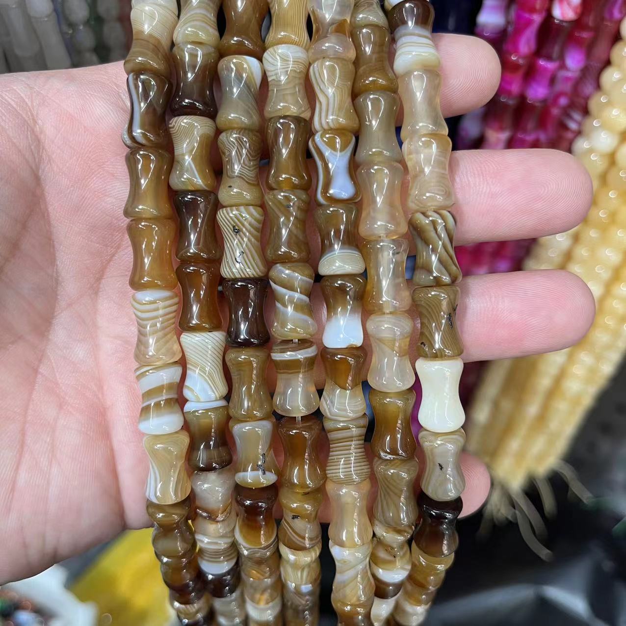 32:Gray striped agate