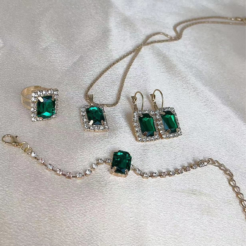 13:CK0118 Green Square (Set of 4)