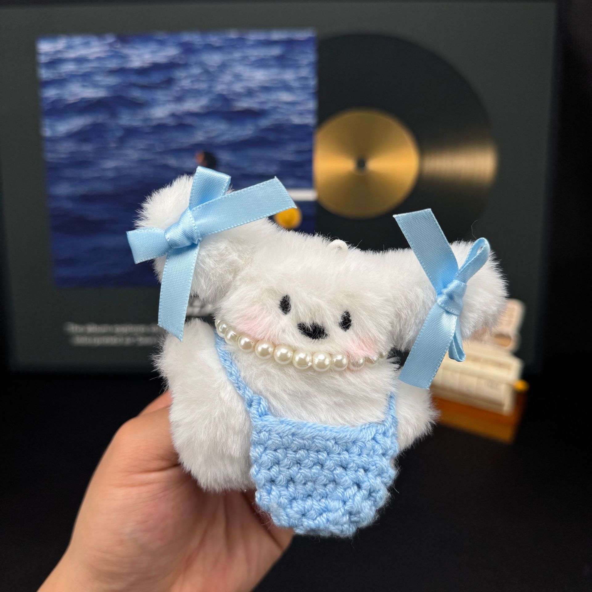 3:Long-eared dog [blue butterfly   pearl necklace   blue satchel]