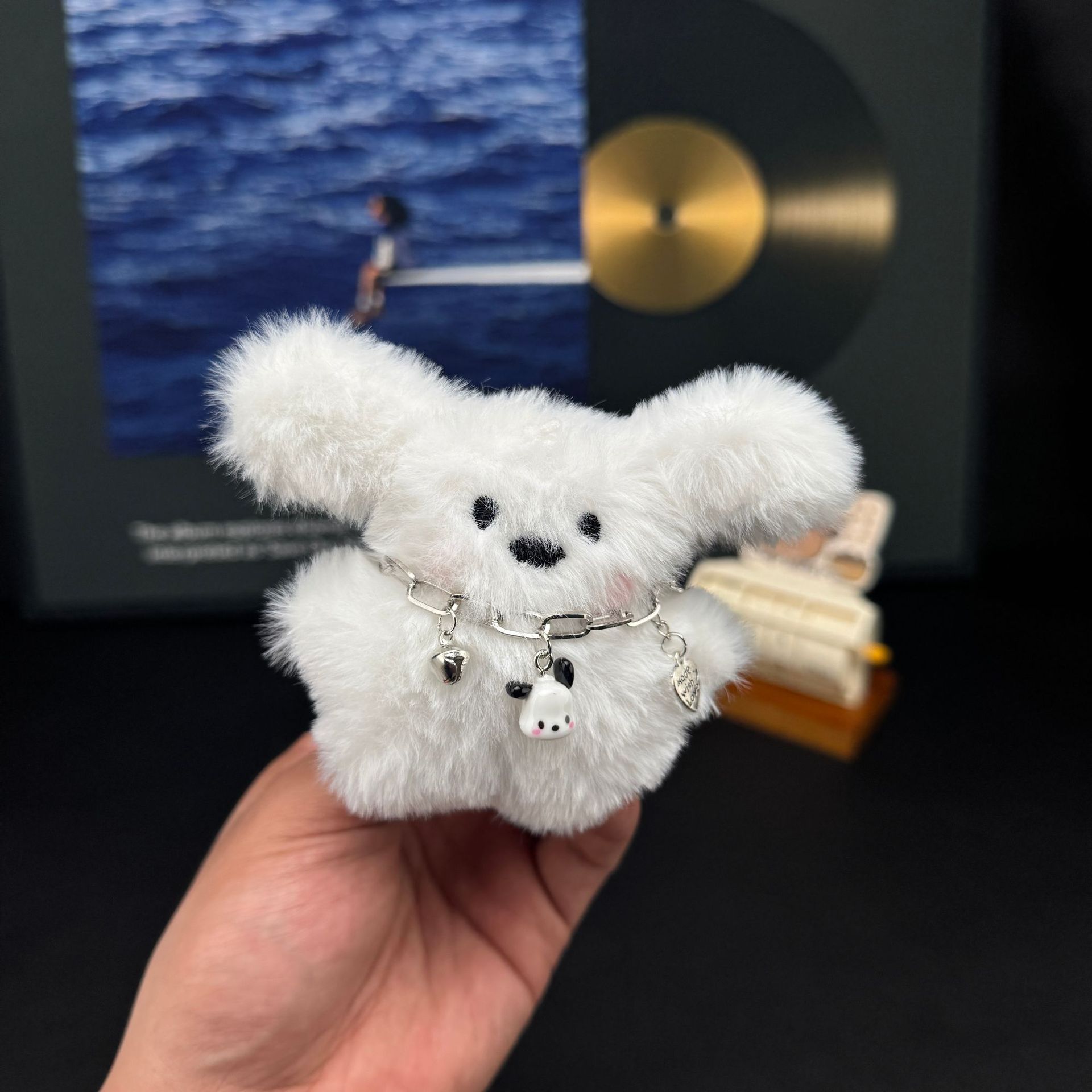 4:Long-eared dog [bell necklace]