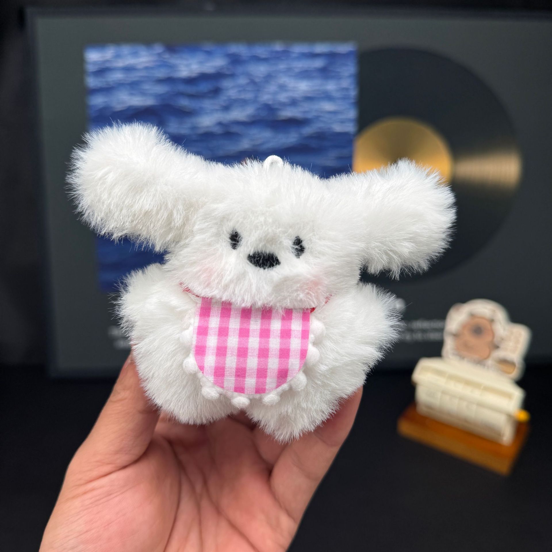 5:Long-eared dog [pink bib]