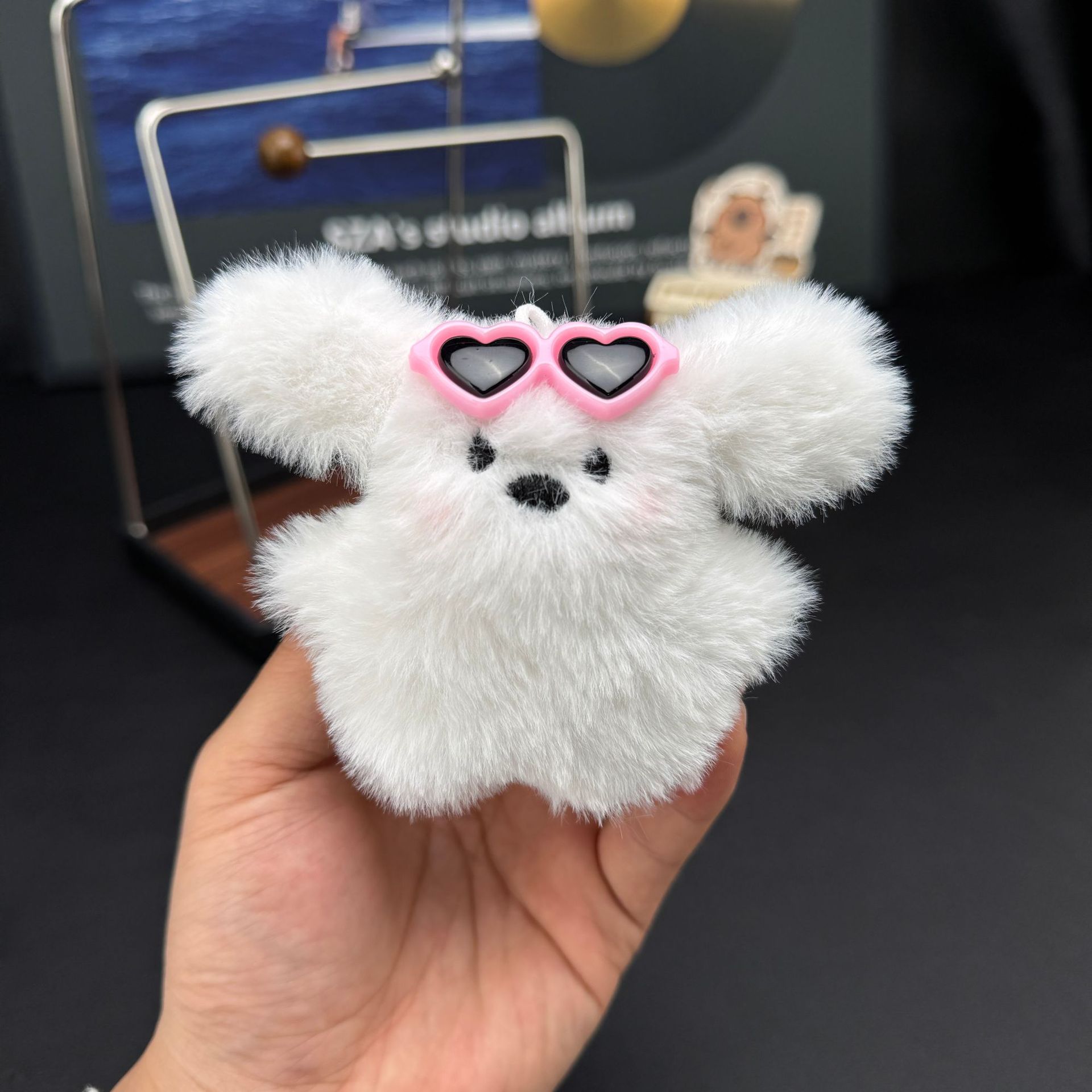 8:Long-eared dog [pink sunglasses]