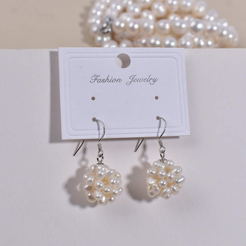 2:Earrings pearl balls