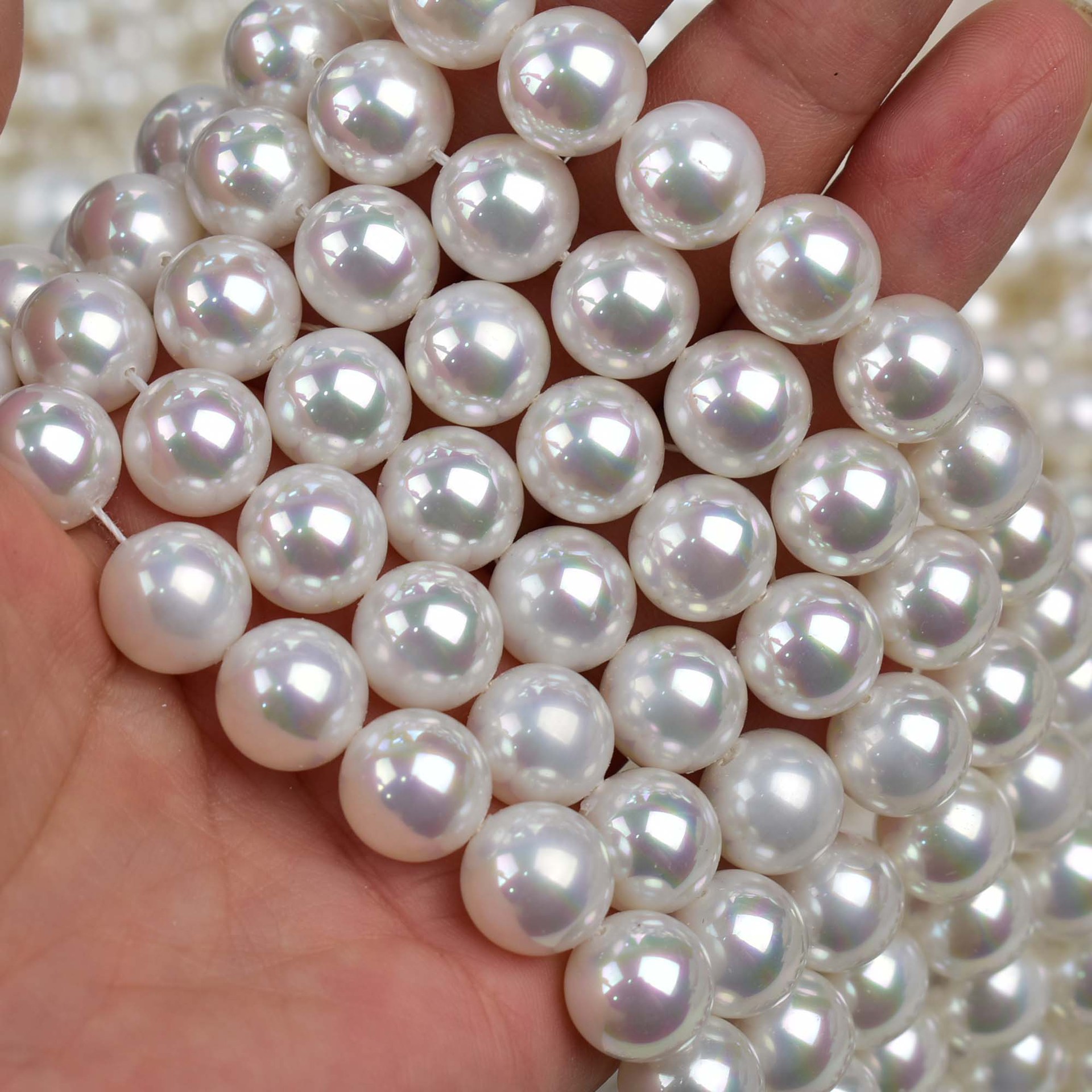 Colorful white About 9mm/about 44 pieces in a stri