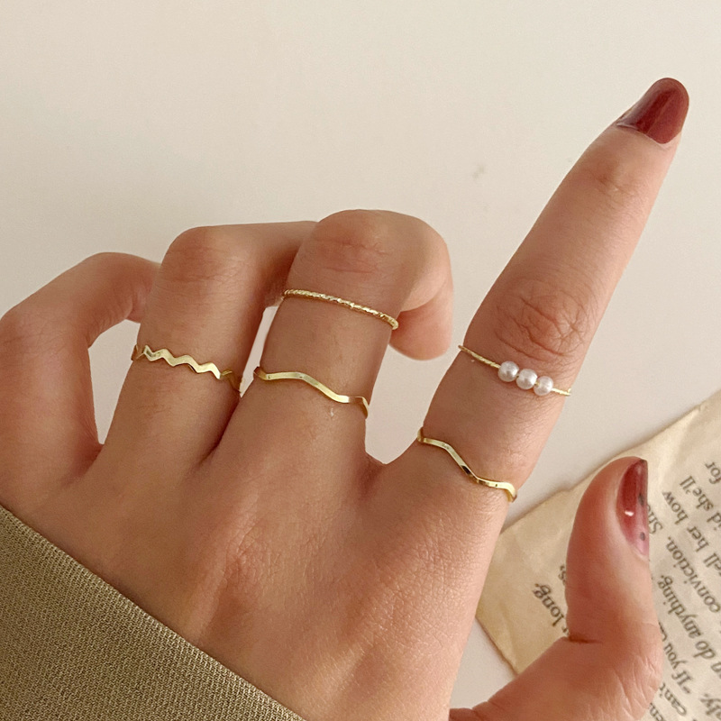 7:Five-piece gold ring