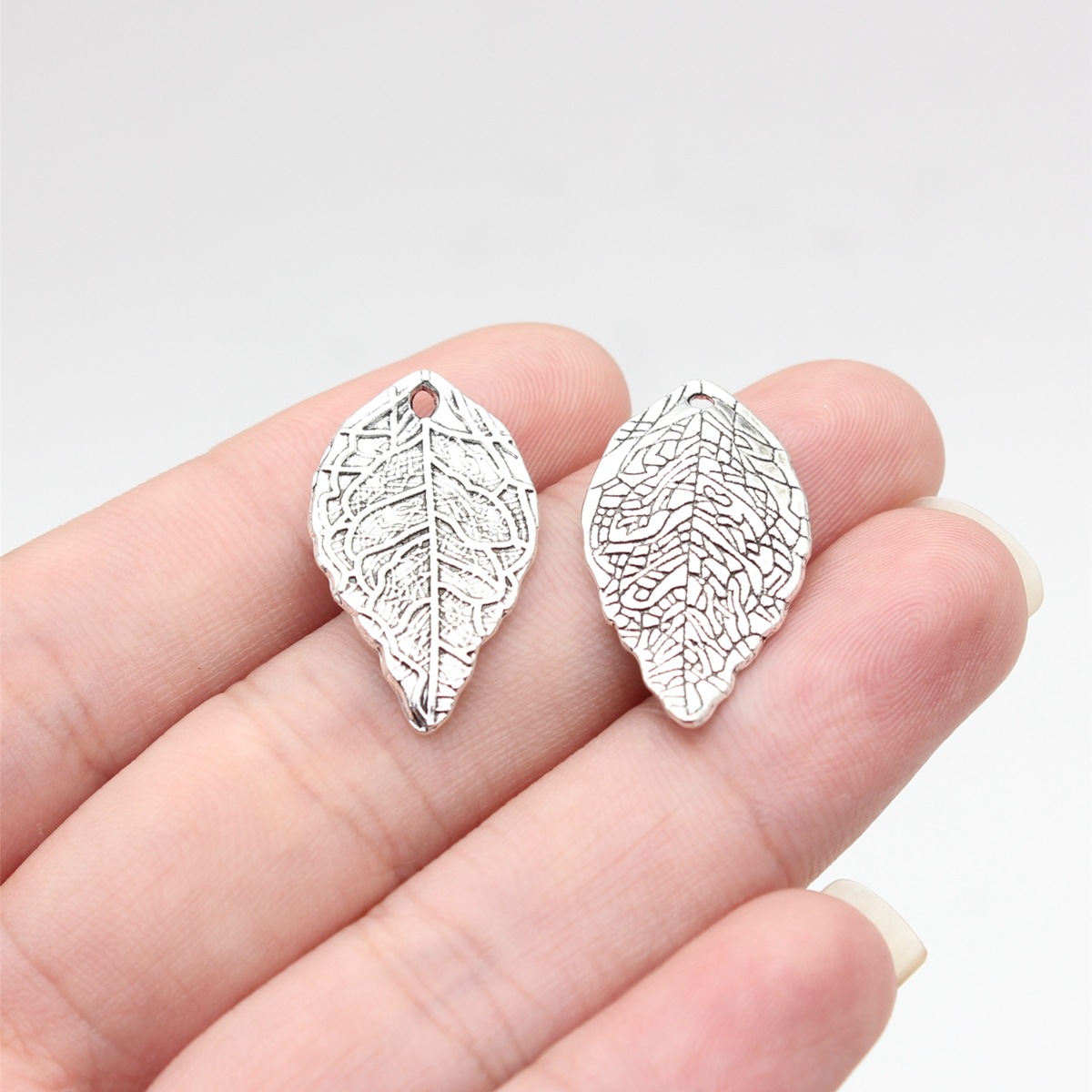 2:antique silver color