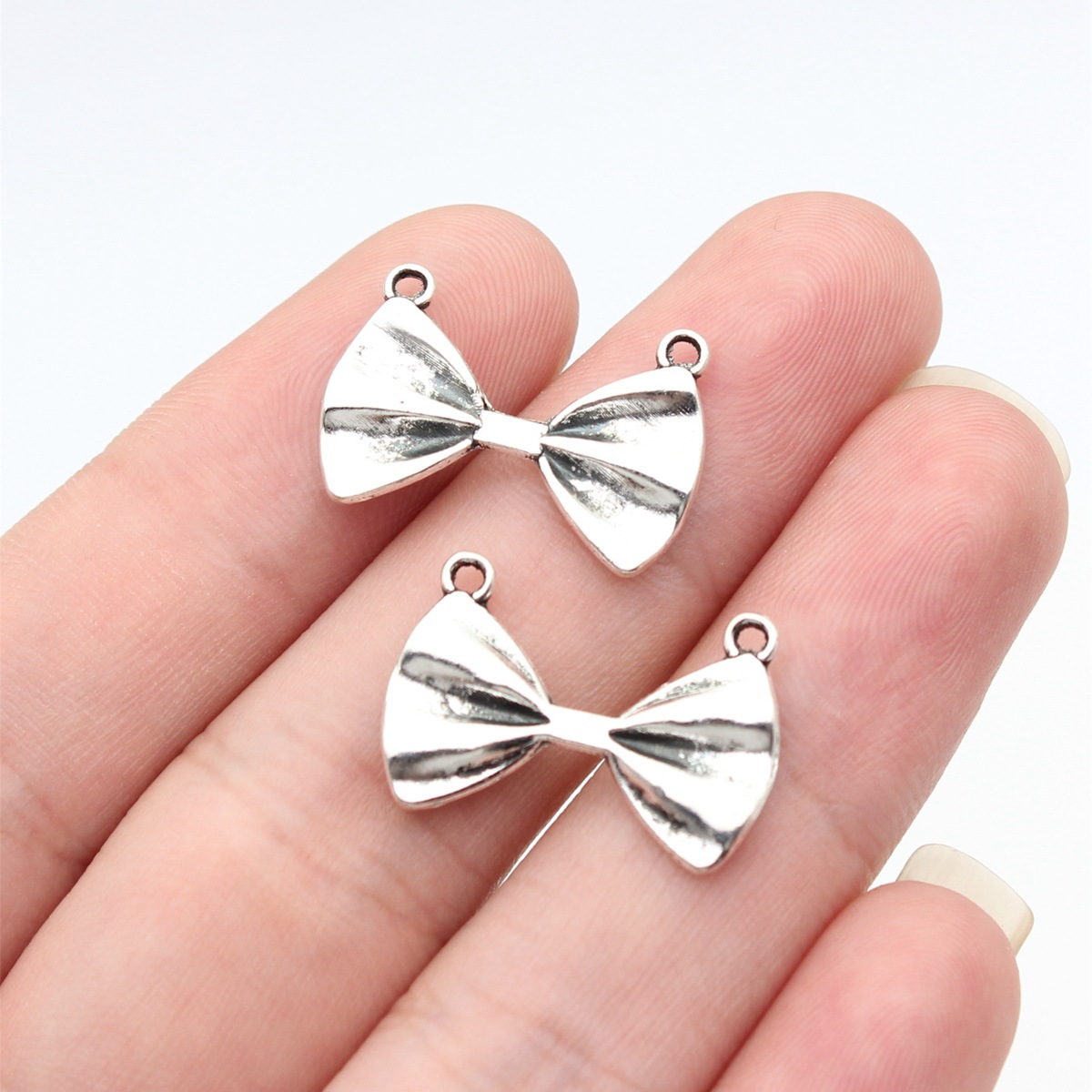 1:couleur argent antique