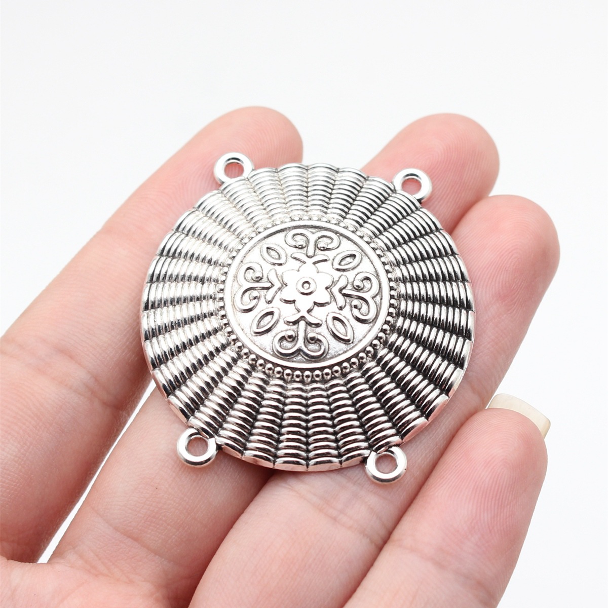 2:antiek zilver kleur