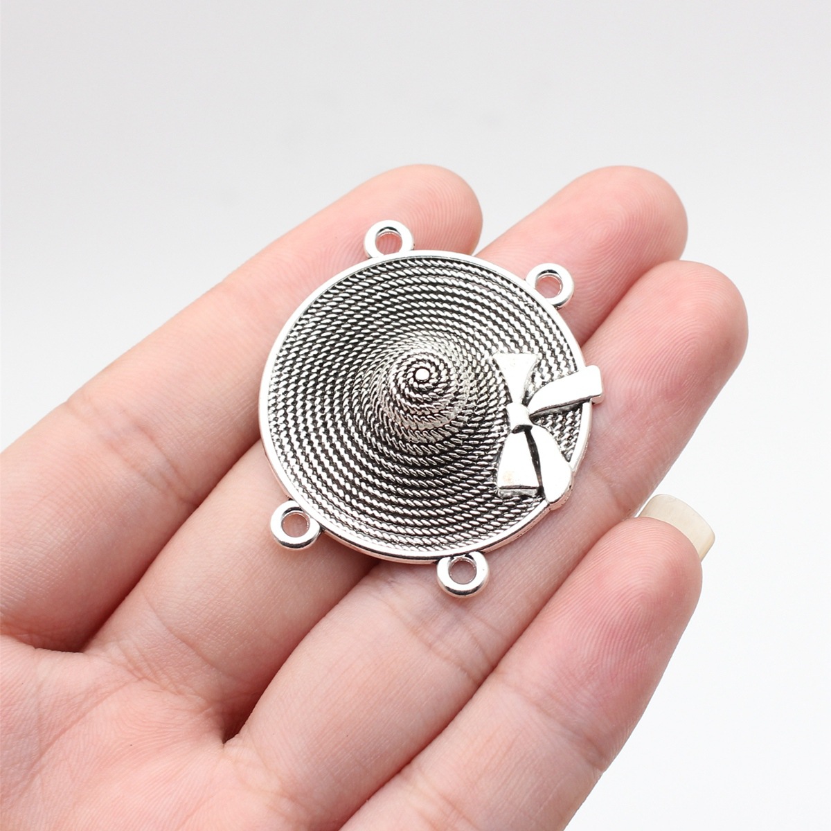 2:antiek zilver kleur