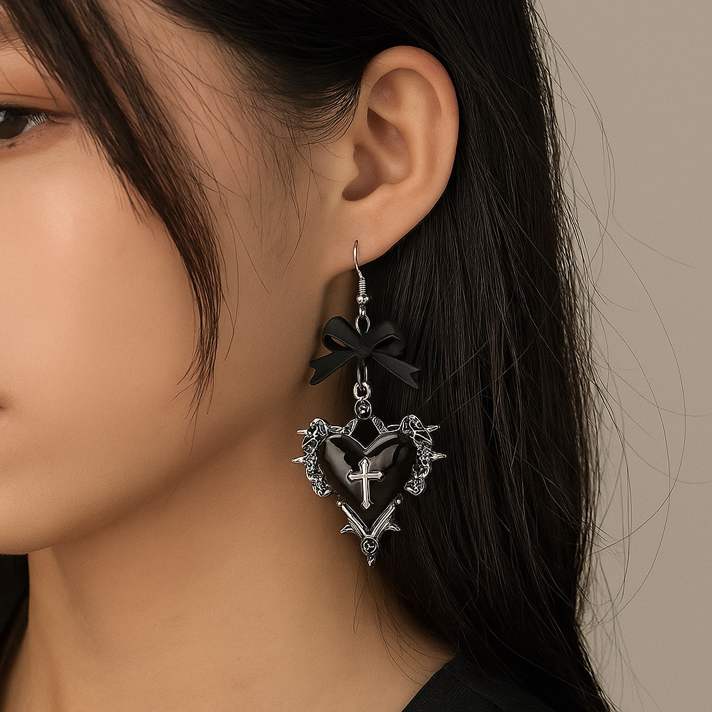 1:Black heart earrings