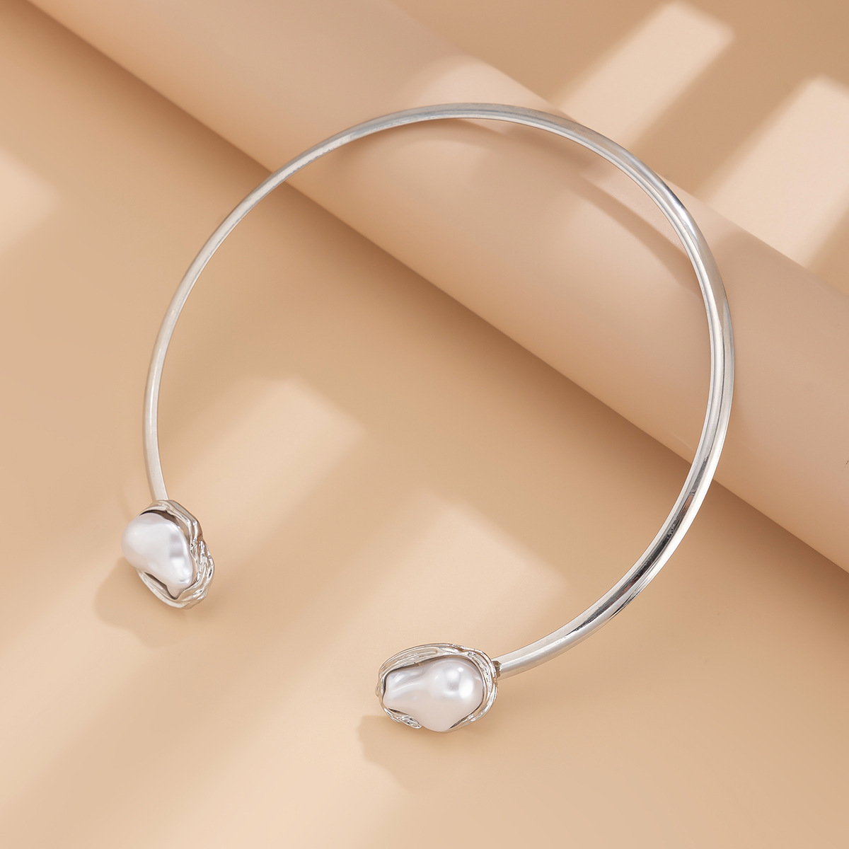 5:White k 06826-collar