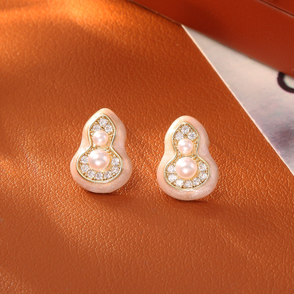 2:Cherry blossom pink pearl stud earrings