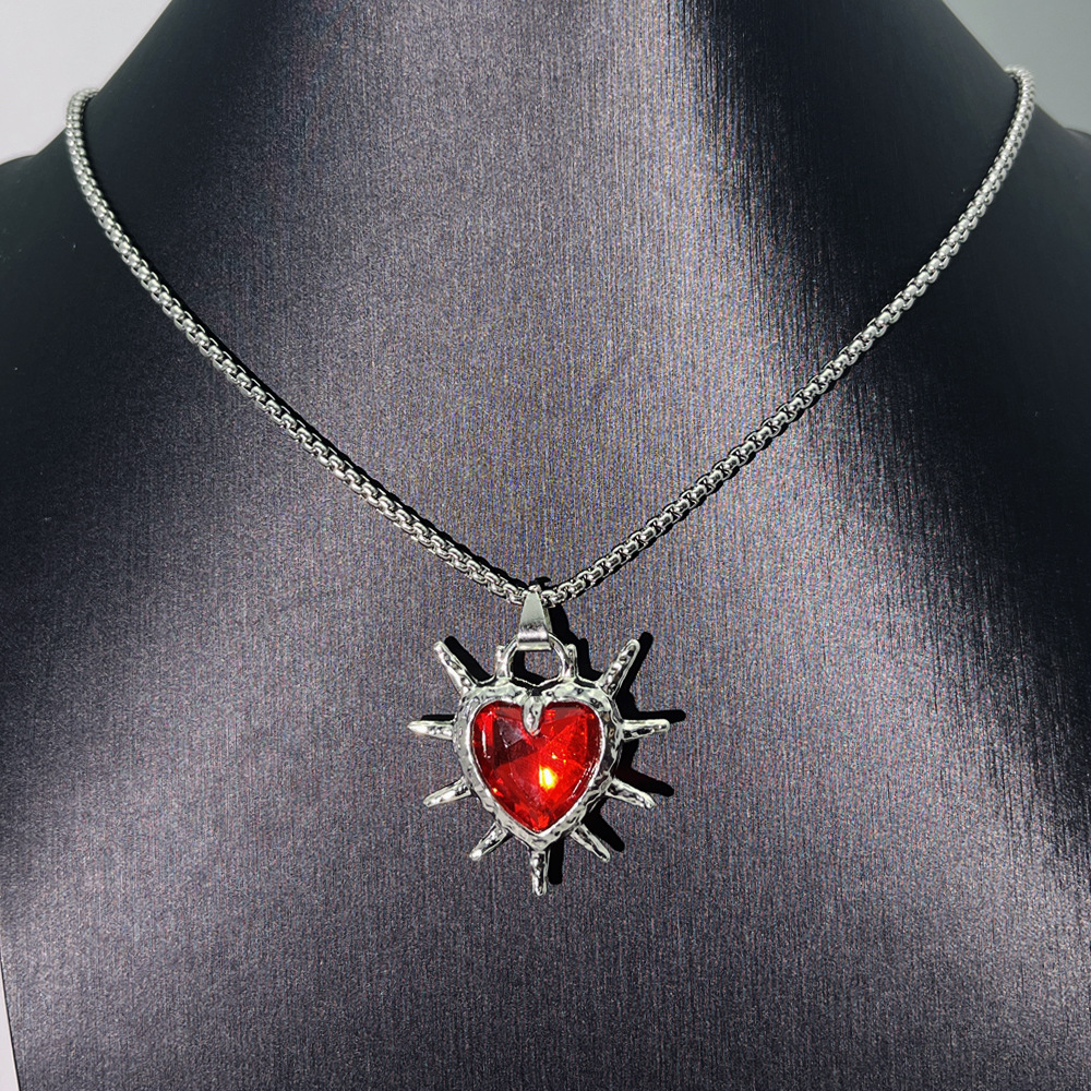 3:Red heart chain length 70cm