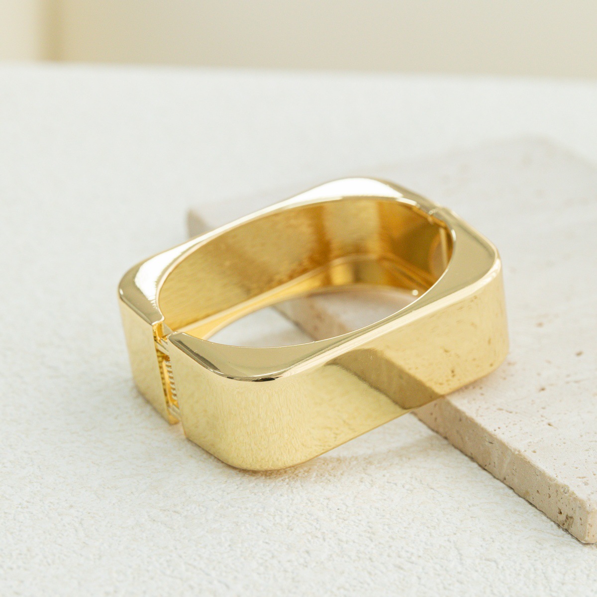 1:Lw102635 glossy gold