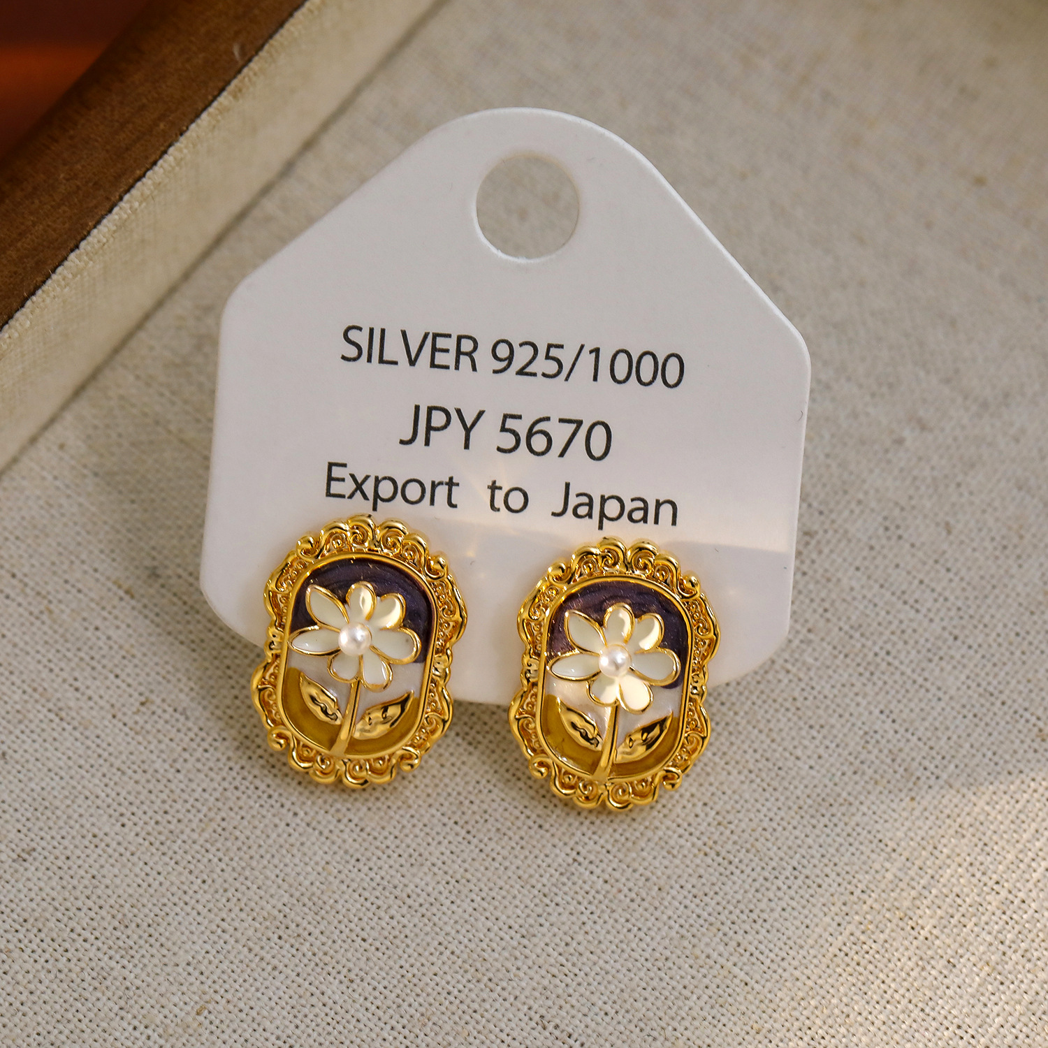 Lavender is 2.2cm long and 1.6cm wide