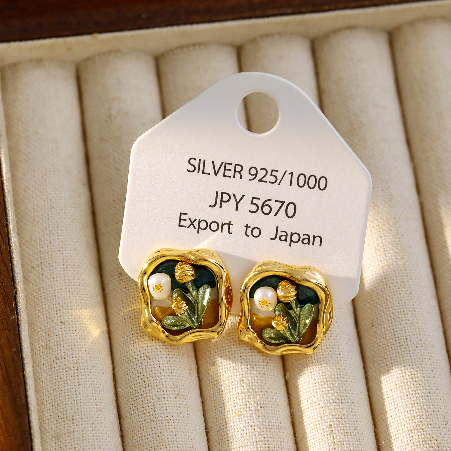 1:Dark green, 2cm in diameter