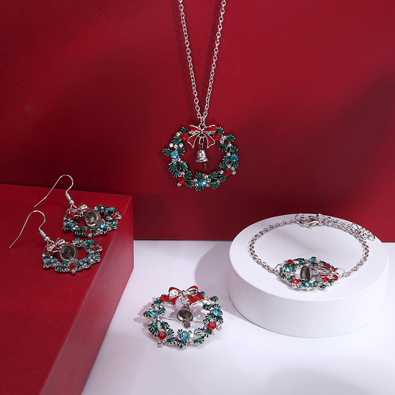 2:Silver wreath Bell four-piece set