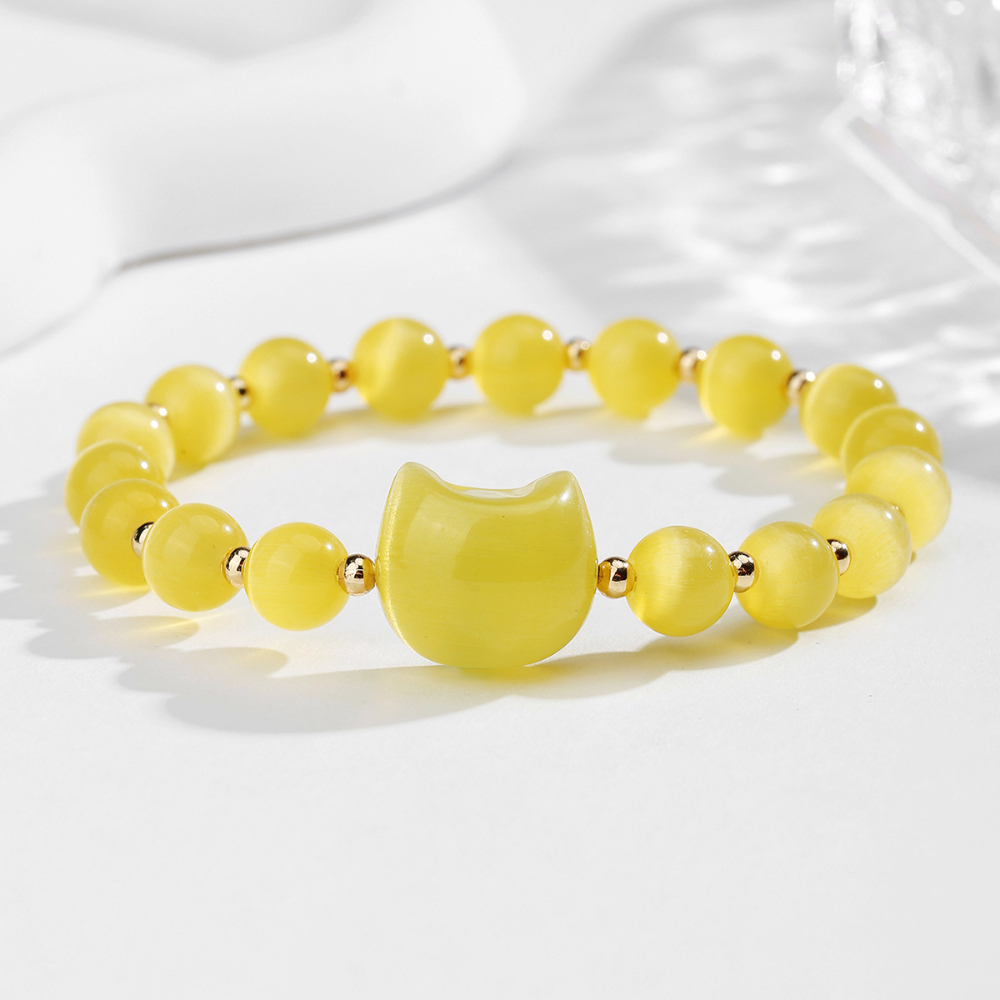 Yellow cat's eye