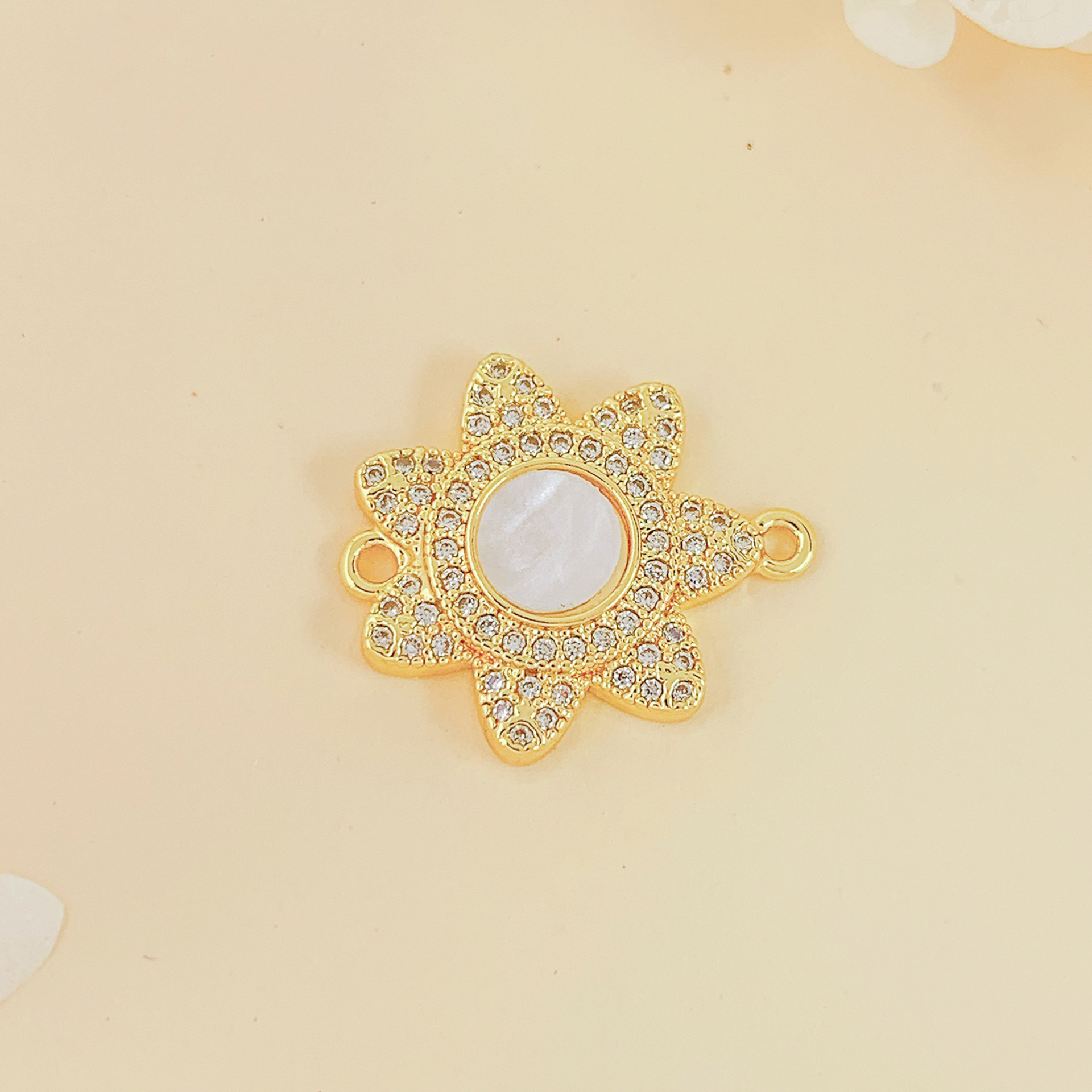 4:Sl500 sunflower pendant gold
