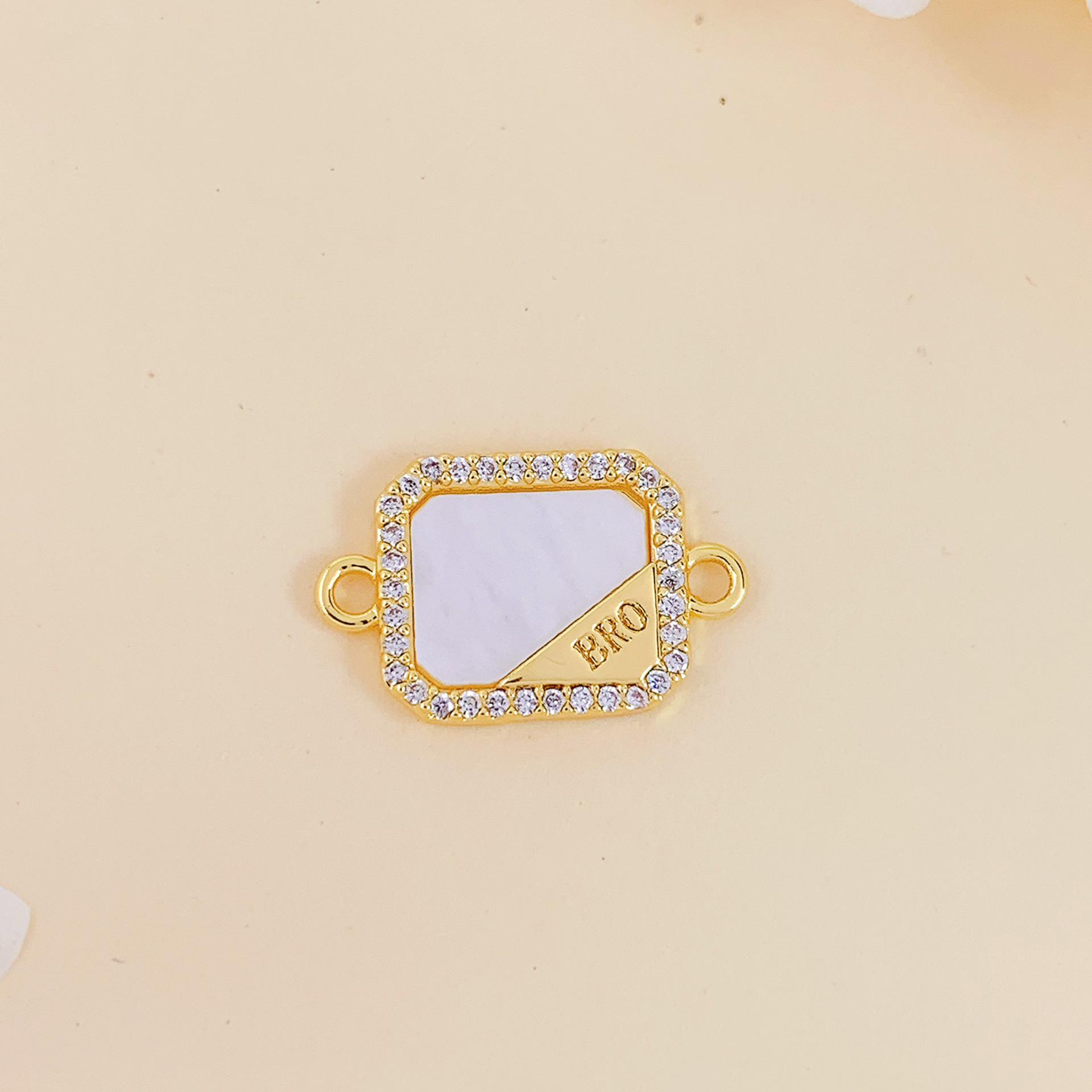 5:Sl513 rectangular pendant gold