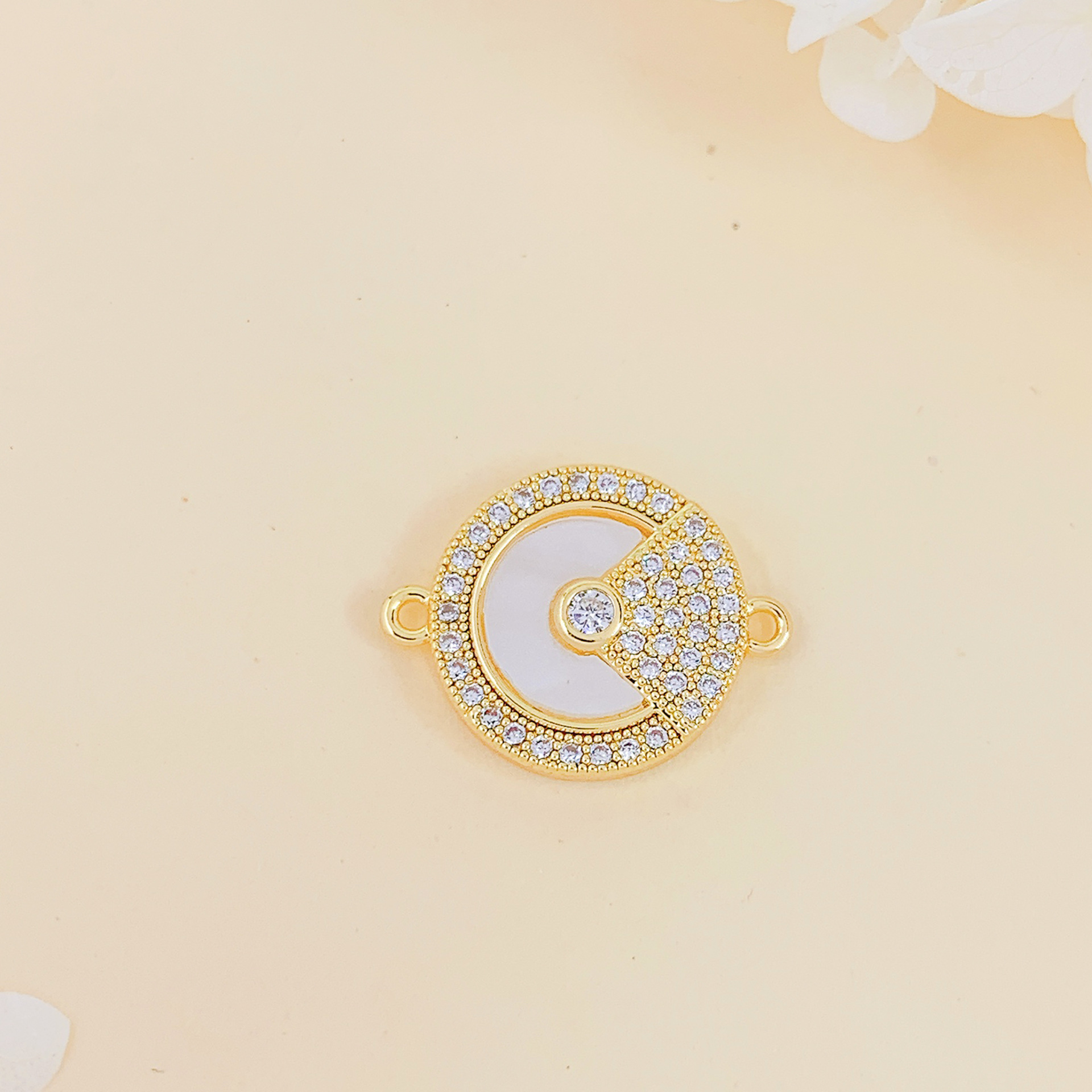 9:Sl528 fan-shaped pendant gold