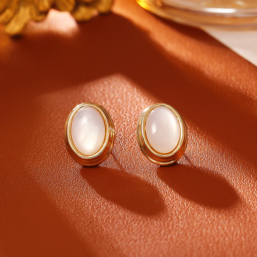 2:Soft-gloss white stud earrings