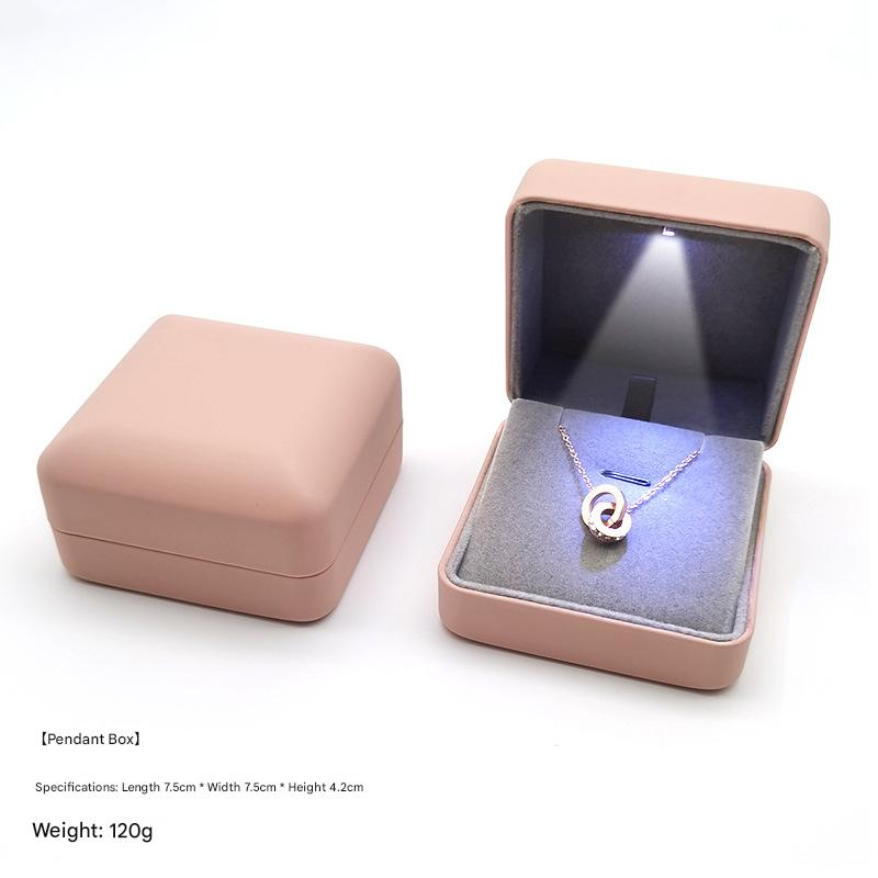 Pendant necklace box