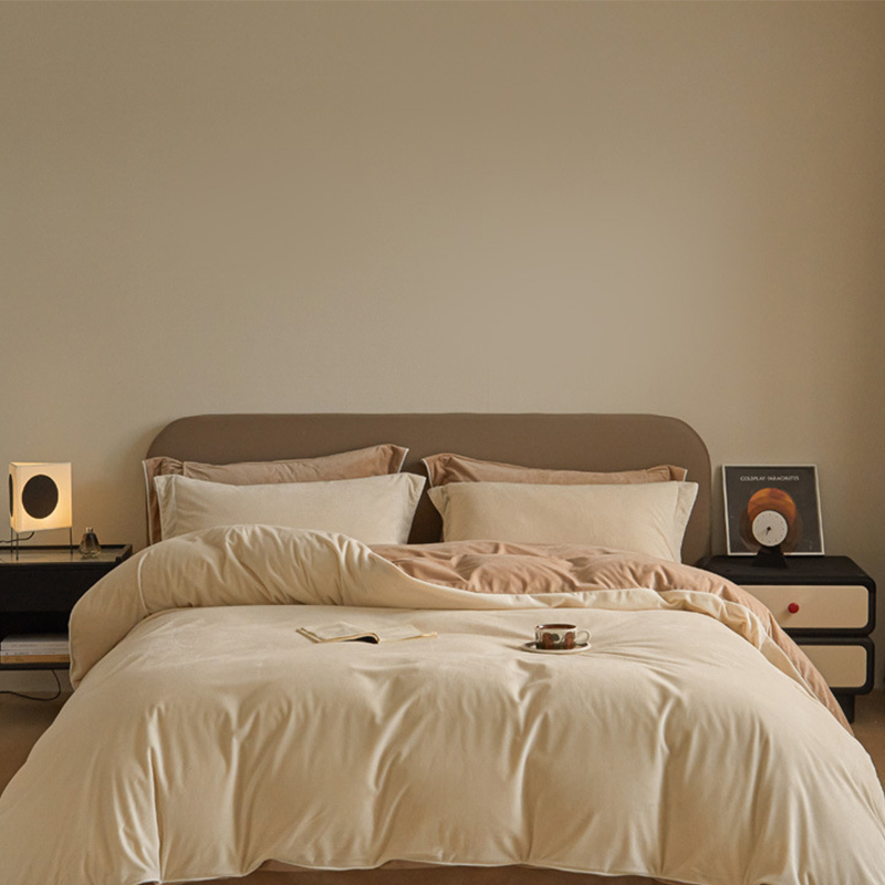 Off-white champagne [high-density short plush]