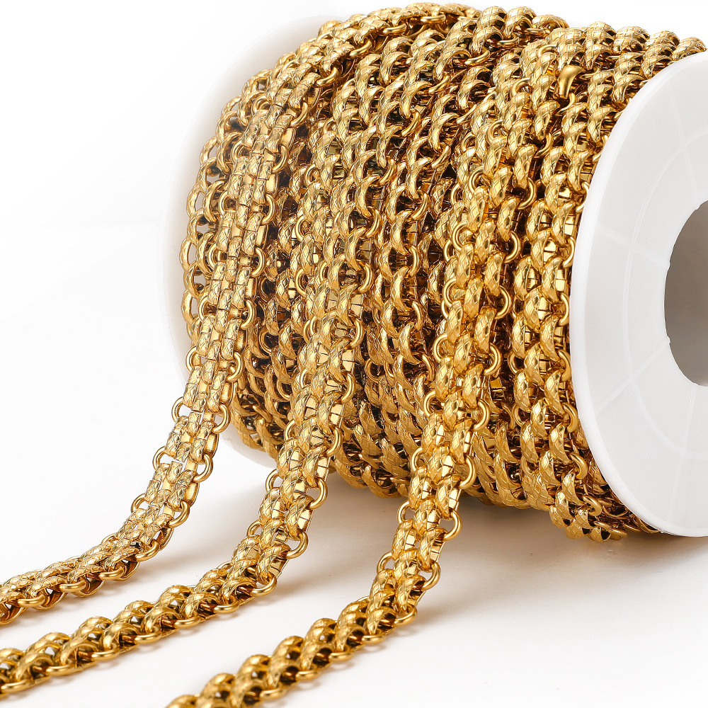 3:Diamond grid pattern in gold