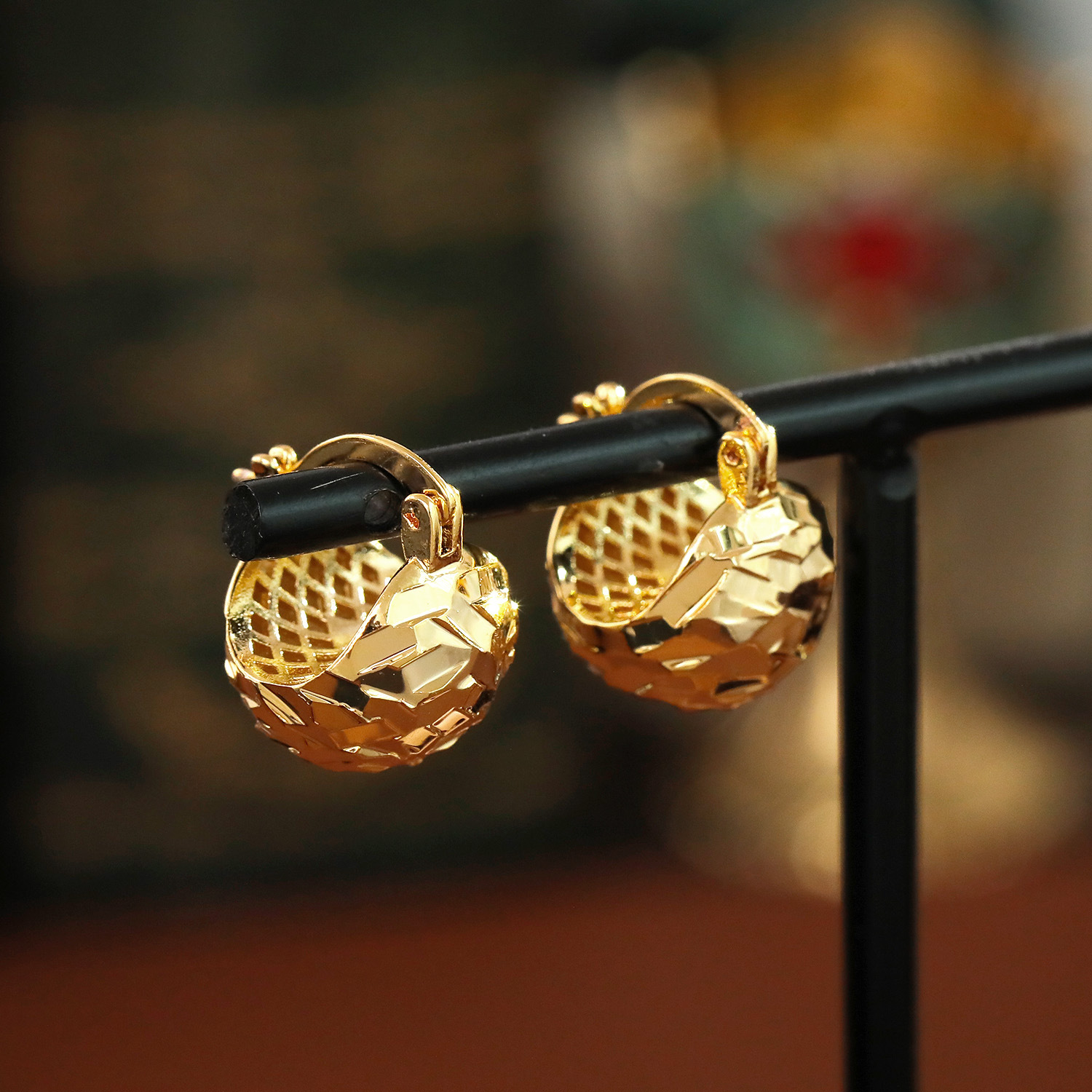 1:Plated with 18K gold