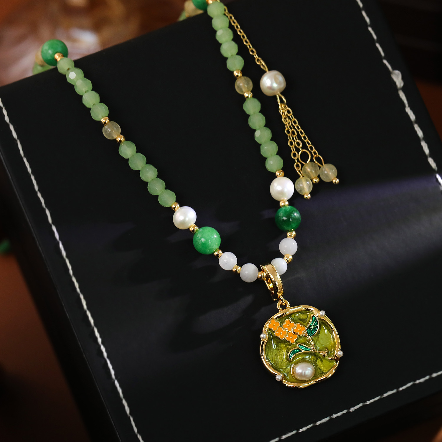 18K gold and pearlescent fruit green base