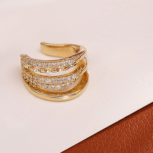 1:One golden ear bone clip