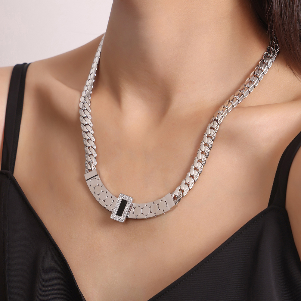 7:P284-silver black acrylic necklace-50   5cm