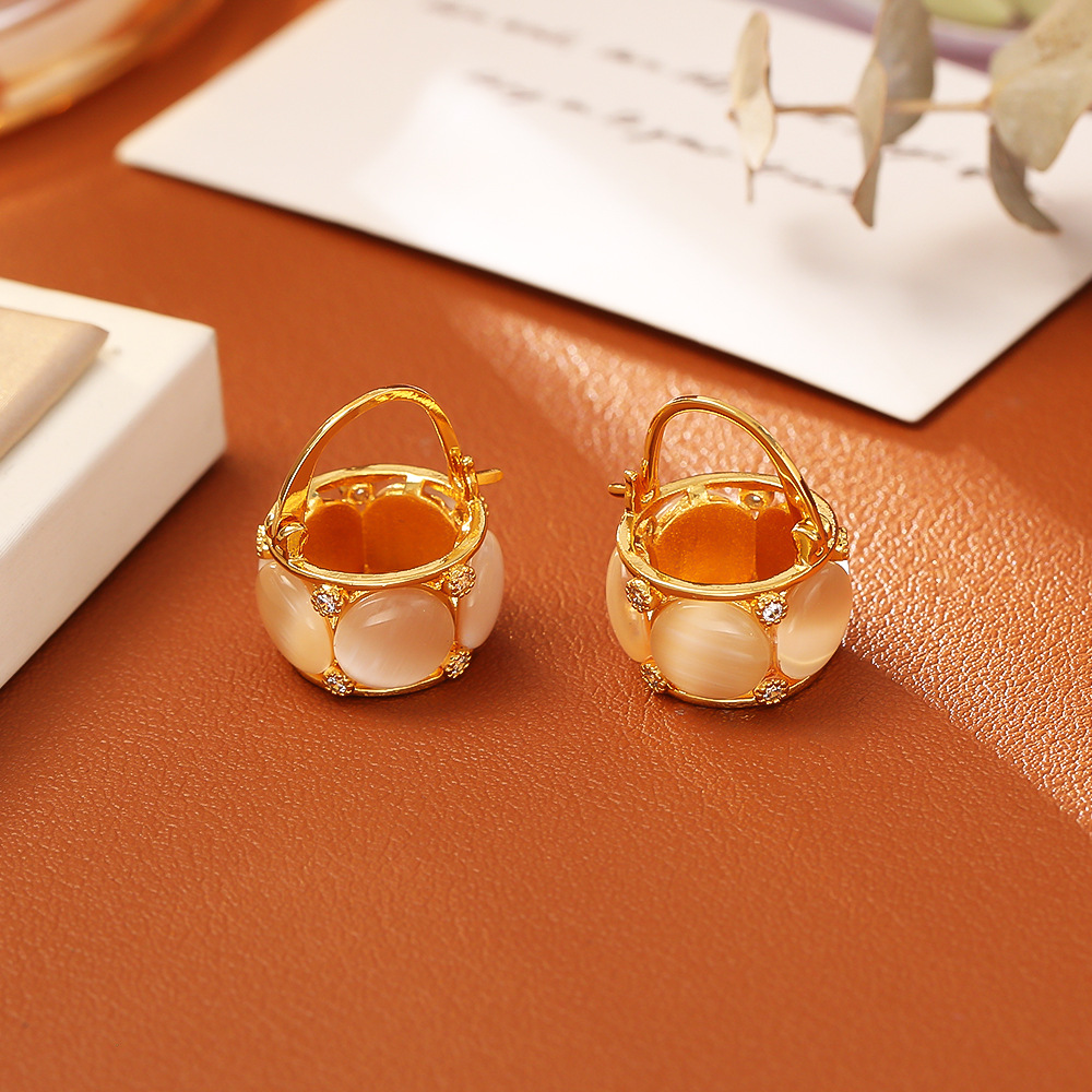 1:24K gold-plated cat's eye stone earrings