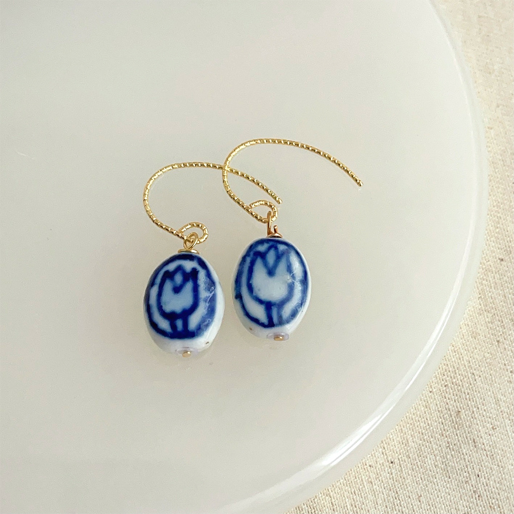 4212 hand-painted ceramic flower earrings