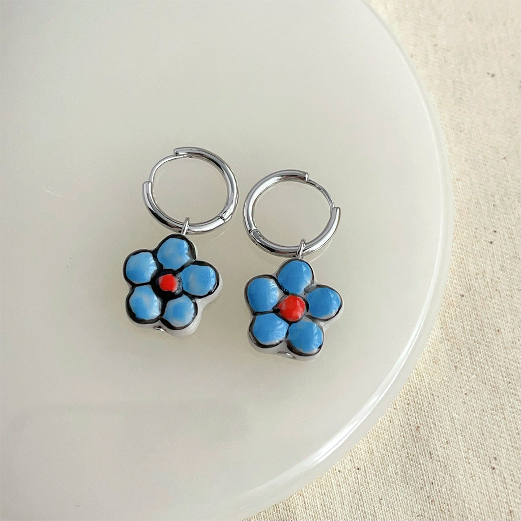 10:4205 painted flower ceramic earrings
