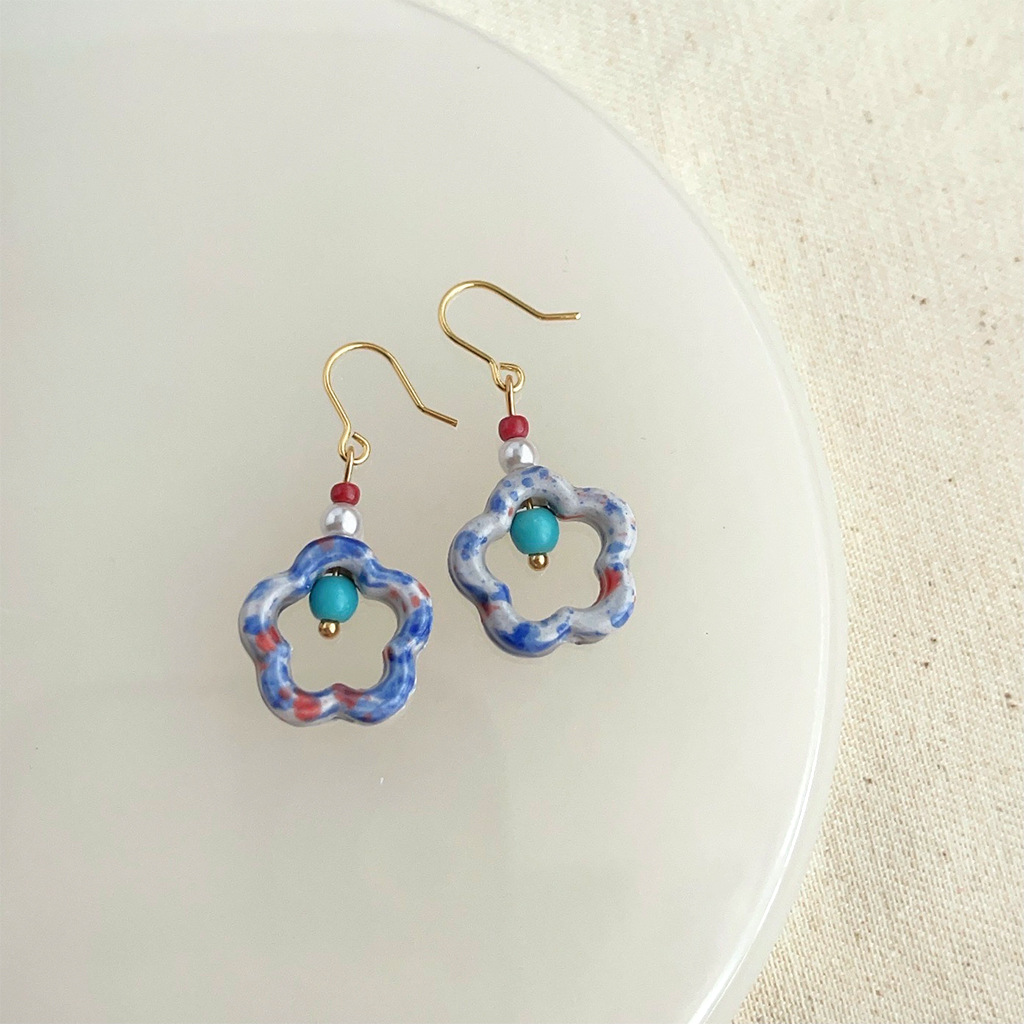 12:4200 hollow flower ceramic earrings