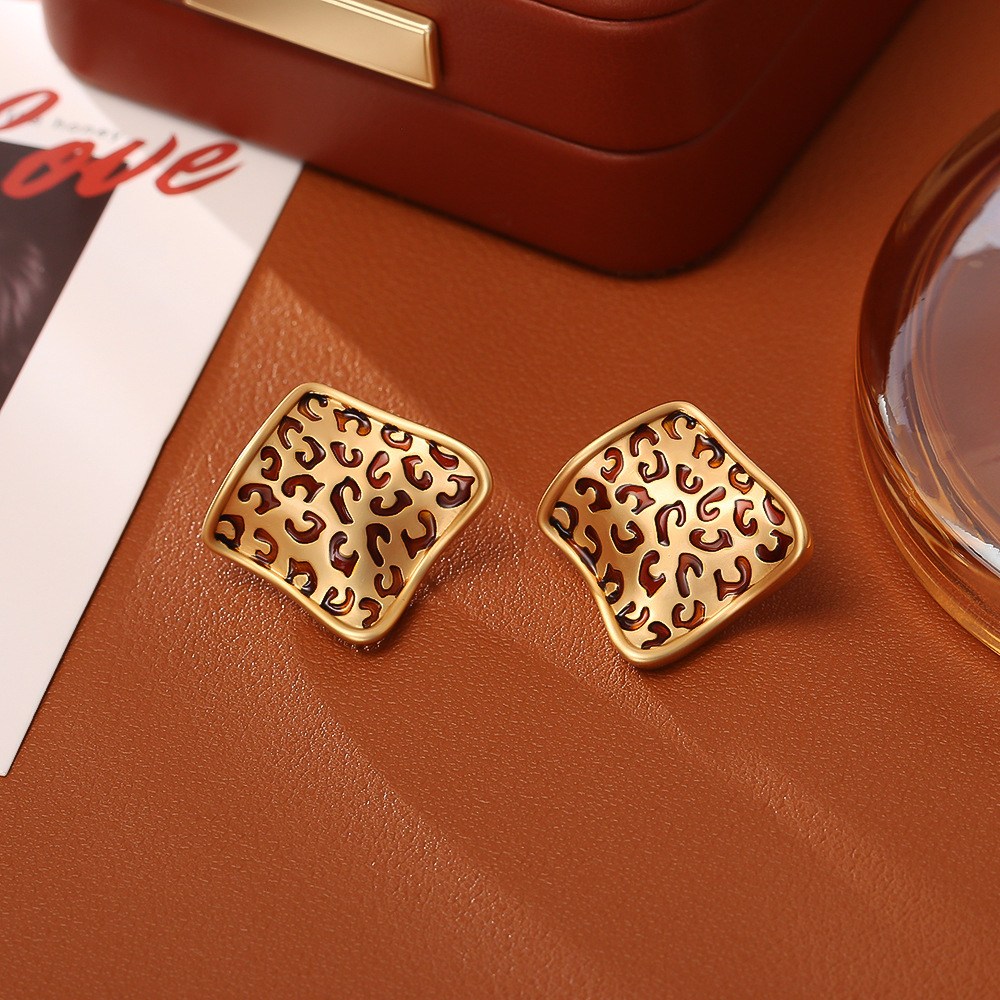 1:Golden square leopard print ear studs