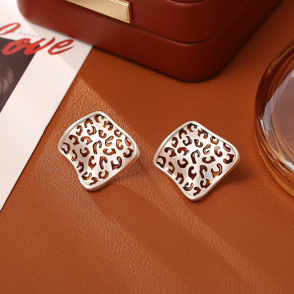 2:Silver square leopard print stud earrings