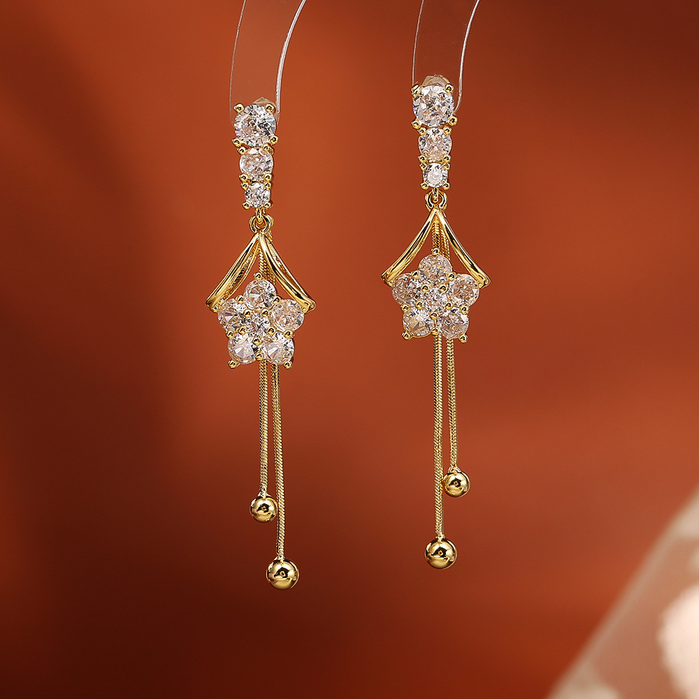 1:Five-pointed star zircon stud earrings