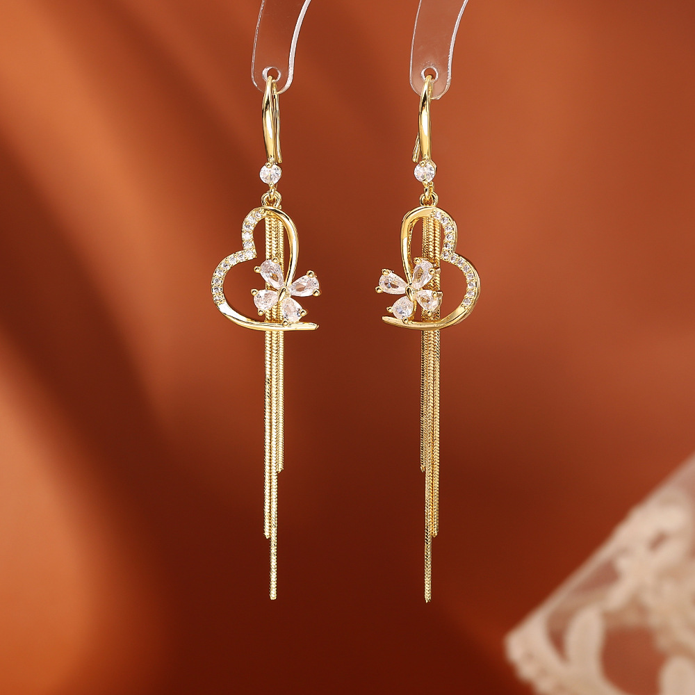 2:Heart-shaped zircon earrings