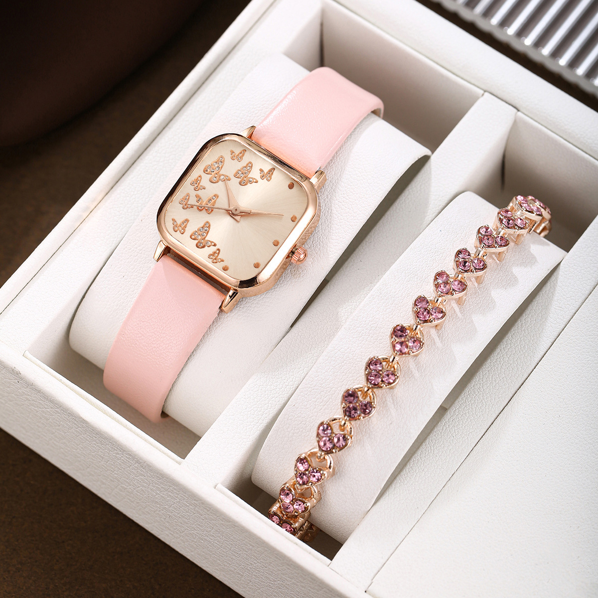 5:A pink single heart-shaped bracelet set