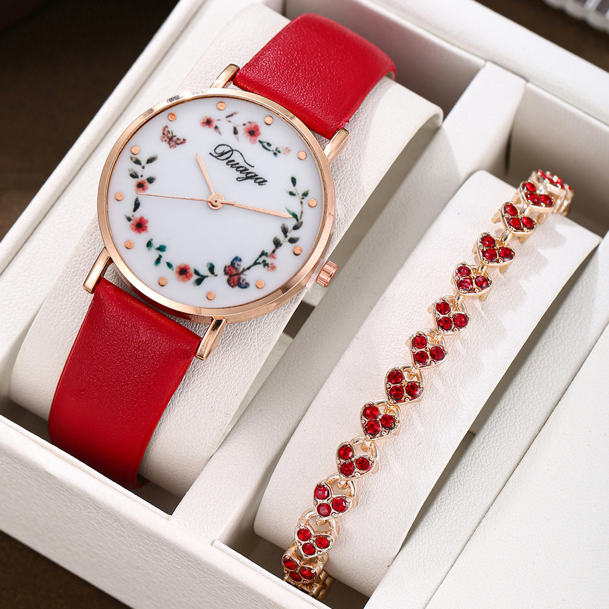 6:A set of red single heart-shaped bracelets