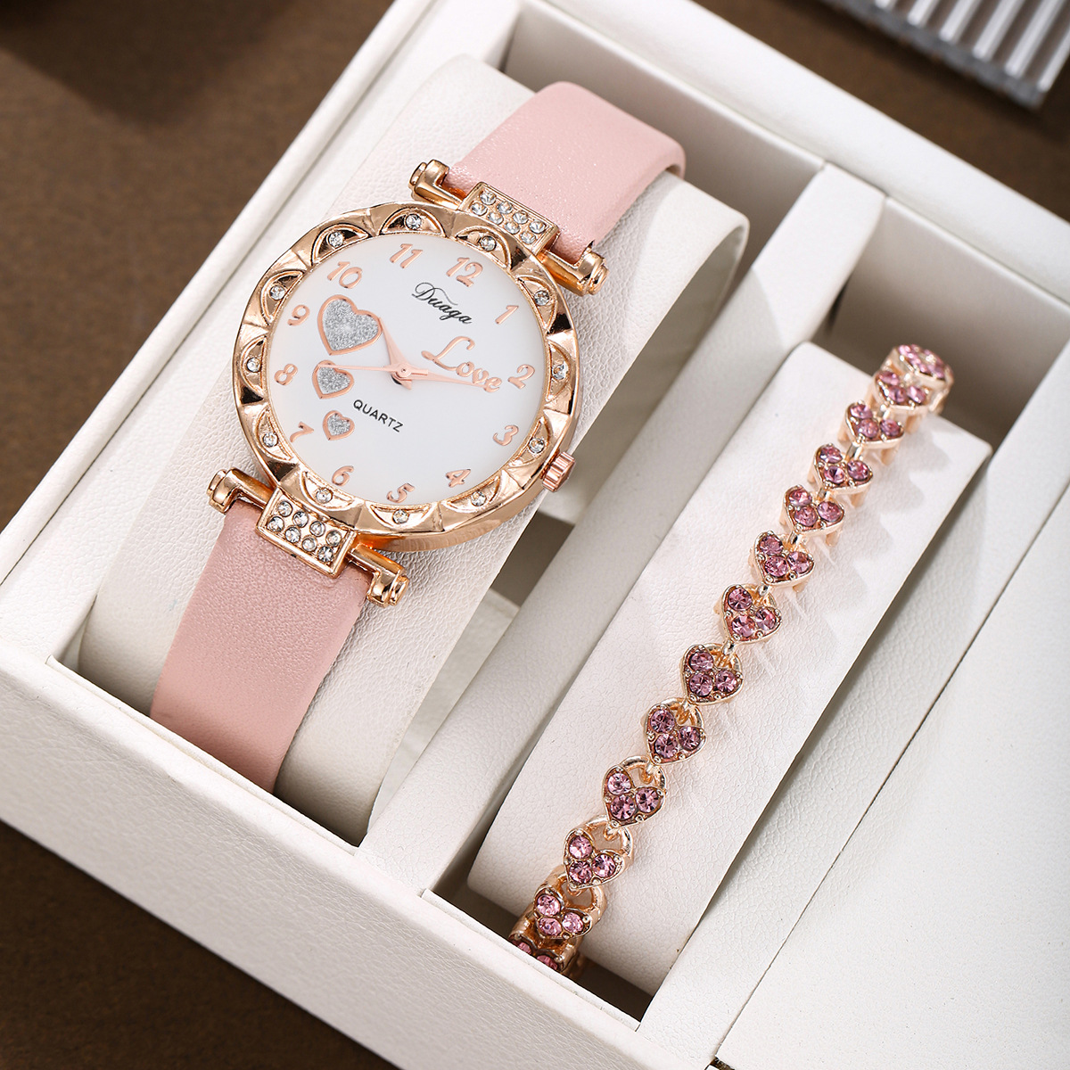 5:A pink single heart-shaped bracelet set